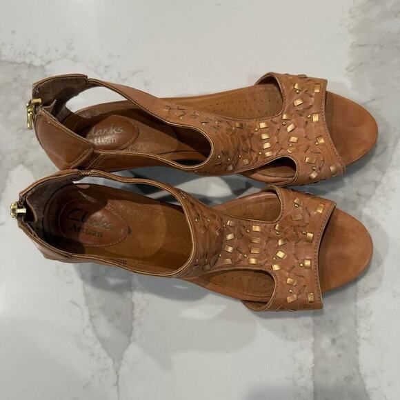 Clarks Artisan Leather Sandal Womens 7.5 Tan Gold Wedge Back Zip Brown Comfort - Picture 6 of 8
